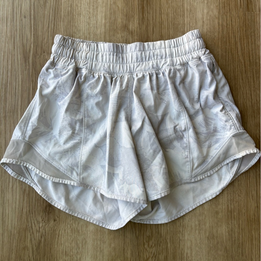 Lululemon Hotty Hot Short II *Long 4” Size 2 Tall